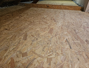 Zateplení stropu patrového rodinného domu pomocí foukané izolace